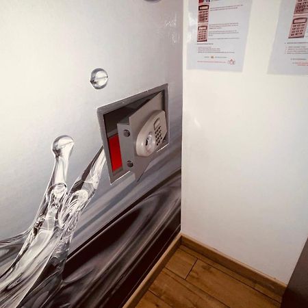 The Secret Orchid Apartment Ровин Екстериор снимка