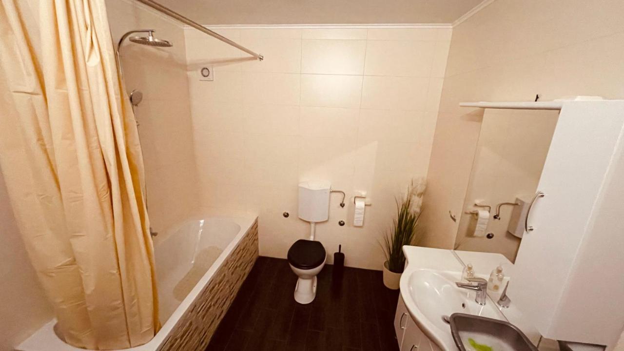 The Secret Orchid Apartment Ровин Екстериор снимка