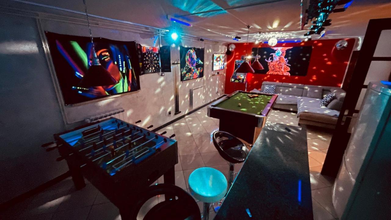 The Secret Orchid Apartment Ровин Екстериор снимка
