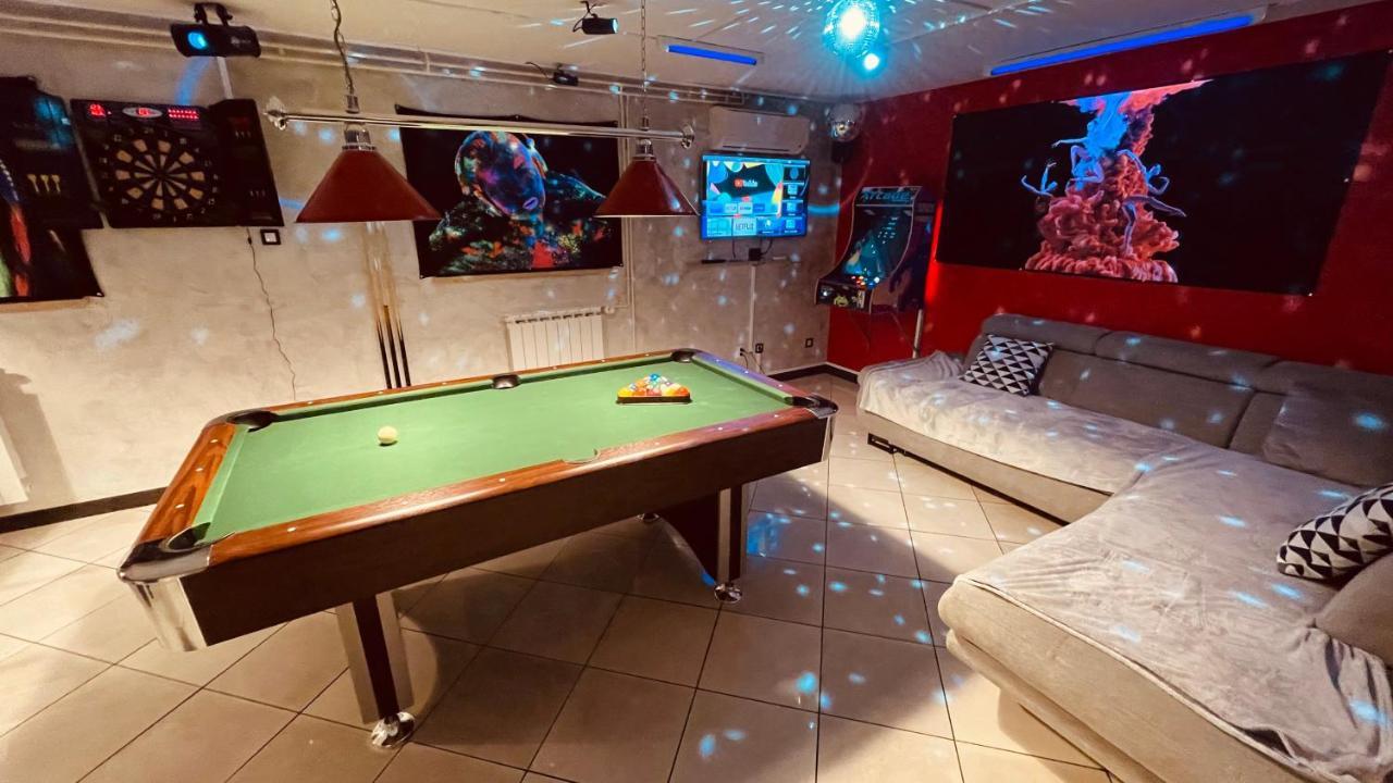 The Secret Orchid Apartment Ровин Екстериор снимка