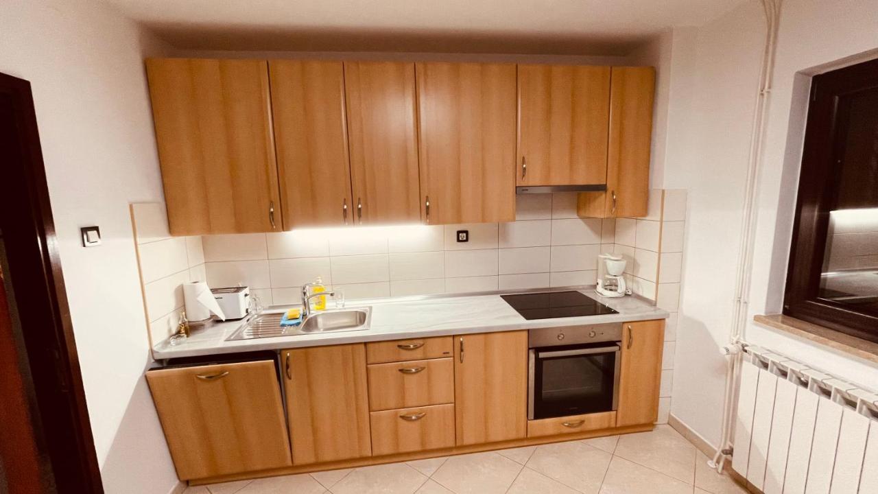 The Secret Orchid Apartment Ровин Екстериор снимка