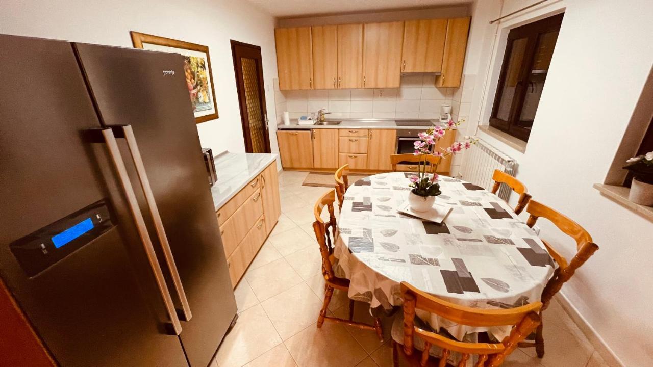 The Secret Orchid Apartment Ровин Екстериор снимка