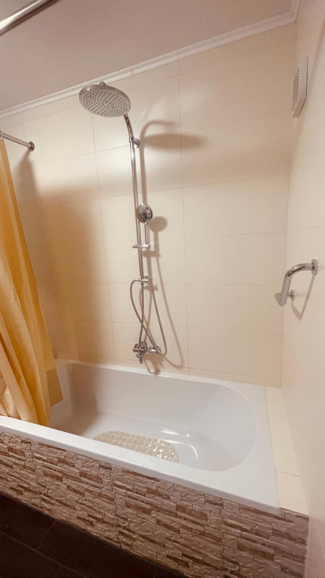 The Secret Orchid Apartment Ровин Екстериор снимка
