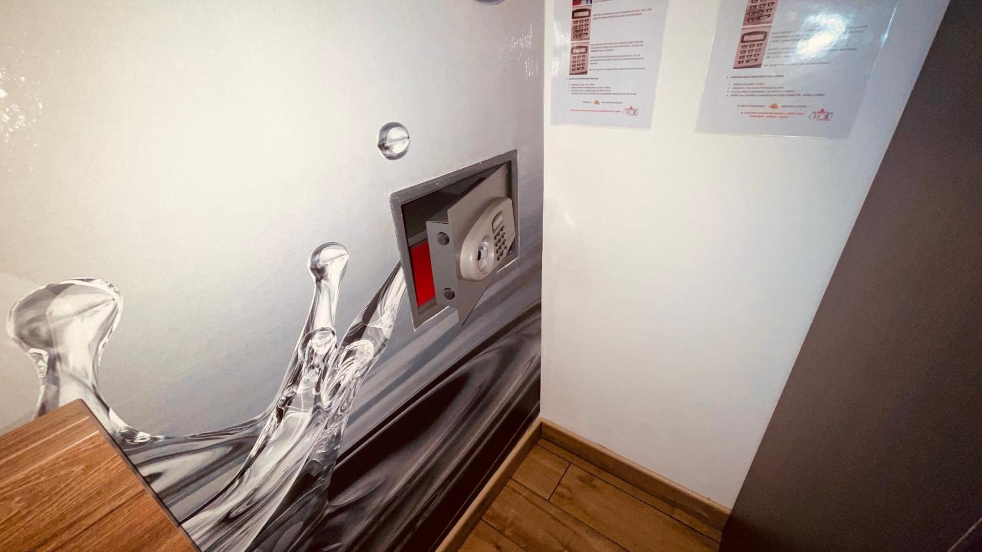 The Secret Orchid Apartment Ровин Екстериор снимка