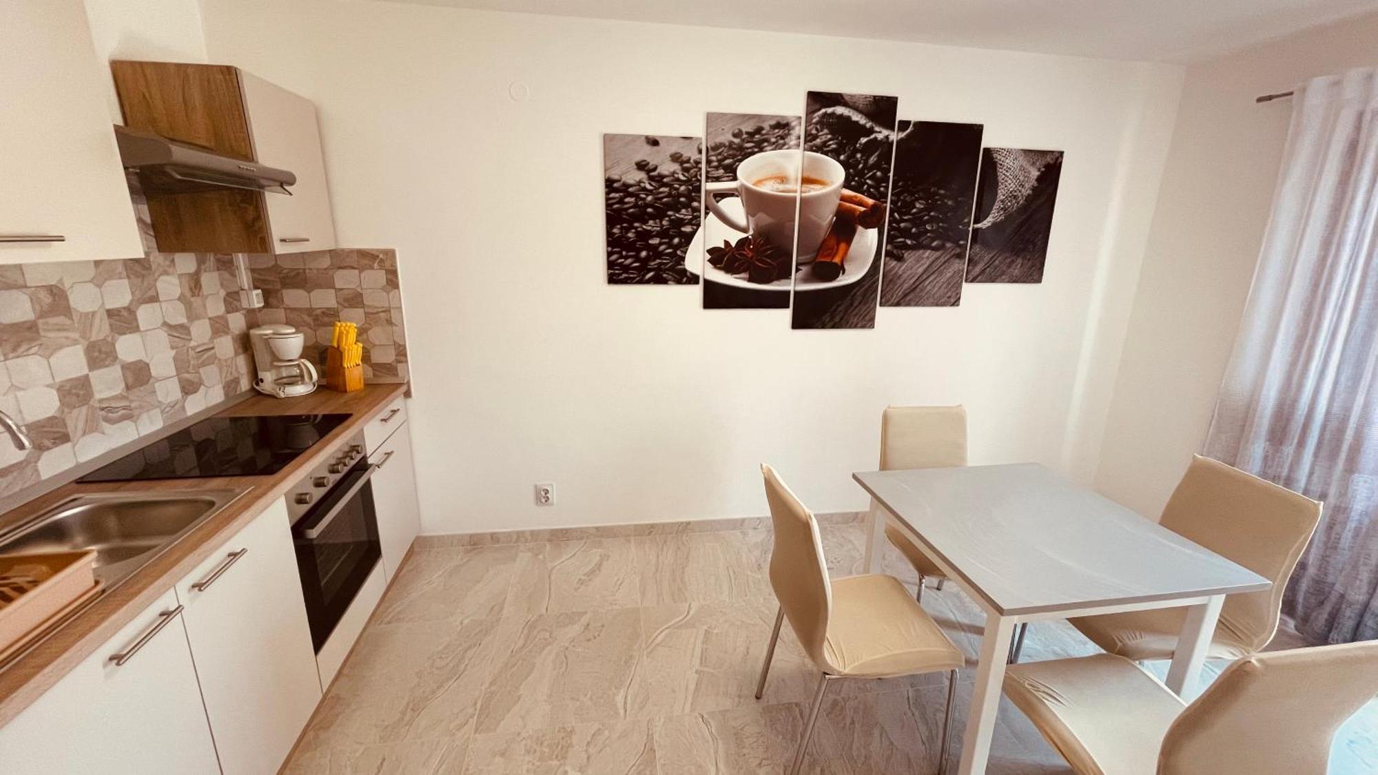 The Secret Orchid Apartment Ровин Екстериор снимка